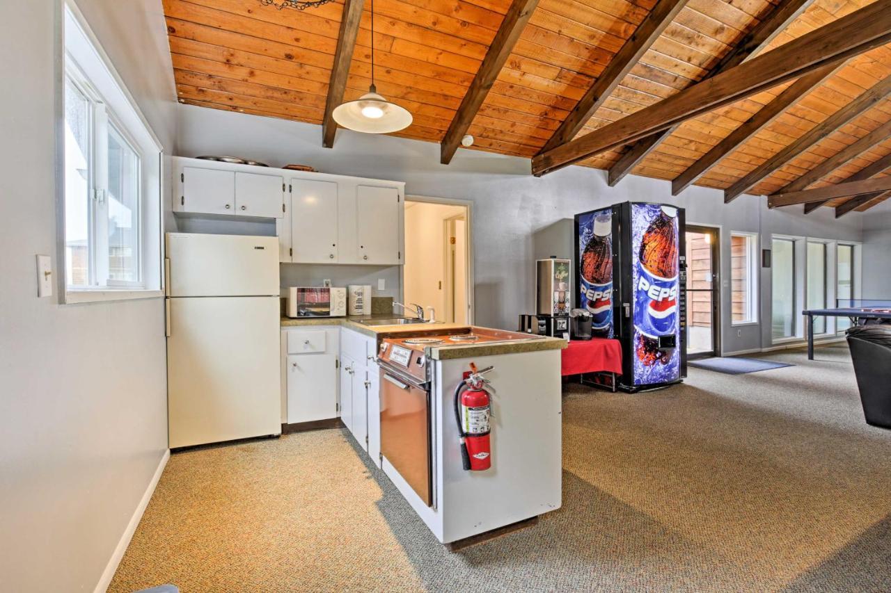 Lincoln Beach Condo With Balcony And Ocean Views! Bagian luar foto